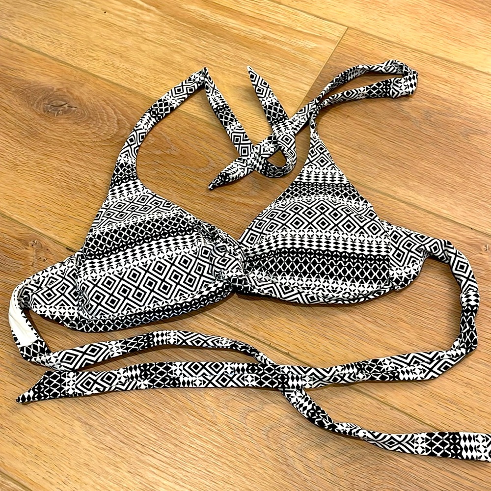 VS Twist Bikini Top